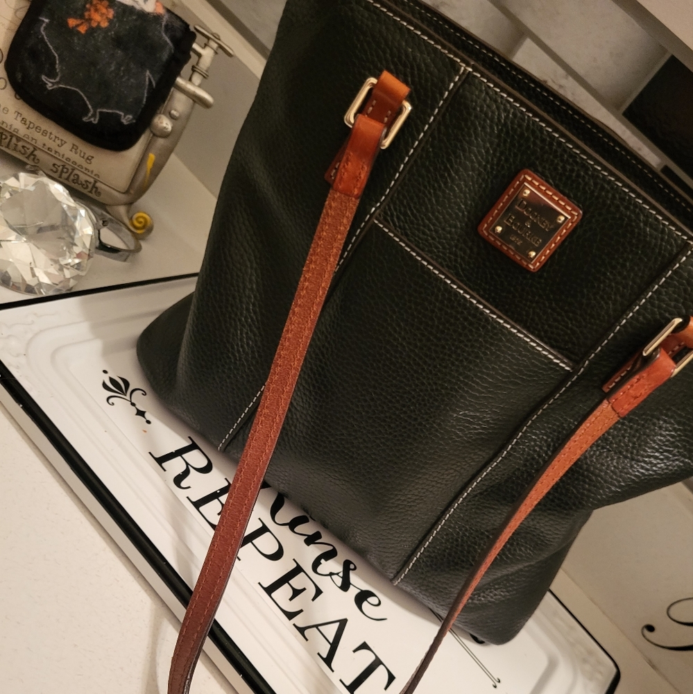 Dooney snd Bourke